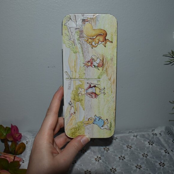 Vintage 1980s Peter Rabbit & Friends Metal Tin Pencil Case Spring Cottage Decor - Picture 4 of 15